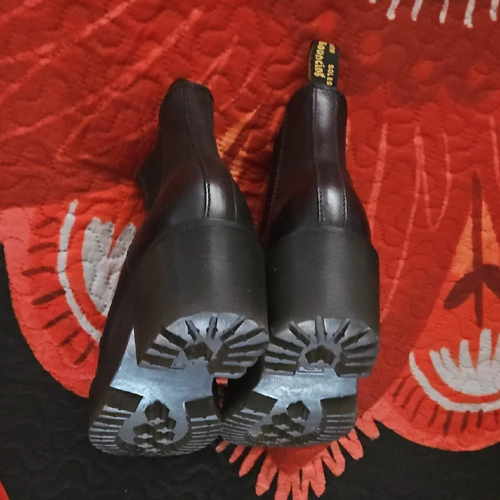 Dr. Martens Black Platform Chelsea Booties *Womens Size 7 - Picture 8 of 9